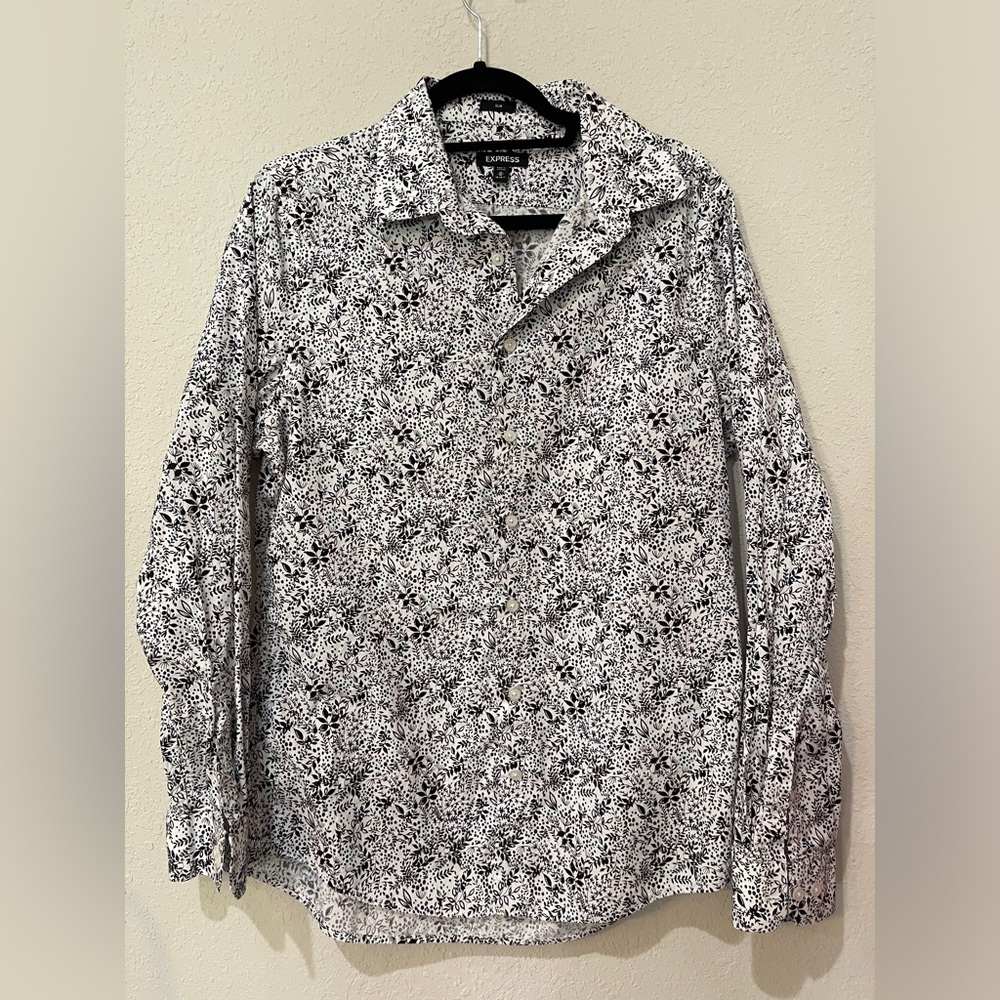 Express Black and White Paisley Casual Button Down Shirt Size Medium